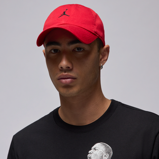 Ustruktureret Jordan Club-kasket med buet skygge - rød - S/M