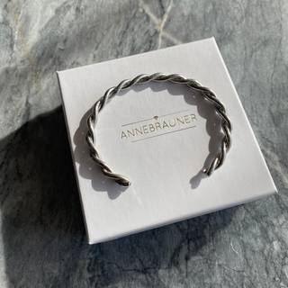 ANNEBRAUNER Twisted Armbånd