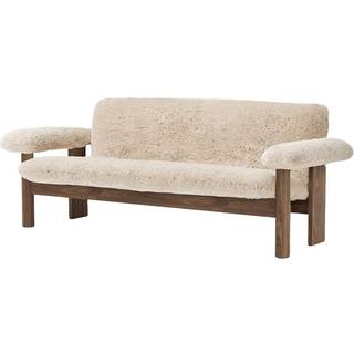 Audo Copenhagen Brasilia 2-personers Sofa Valnøddetræ / Sheepskin - 2 personers sofaer Fåreskind Nature - 71023-005787