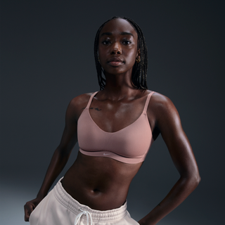 Justerbar Nike Alate Minimalist-sports-bh med let støtte og indlæg til kvinder - brun - M (C-E)
