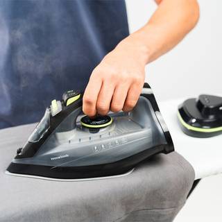 Trådløst 2-i-1-dampstrygejern 2400 W 20-30 g/min - InnovaGoods