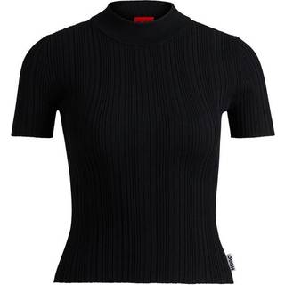 Sweater med uregelmæssig ribstrikket struktur og høj hals