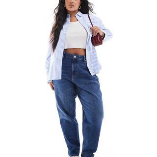 Curve Mom Tapered Jeans