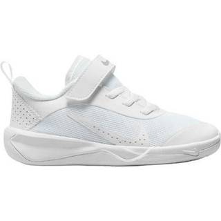 Nike Omni Multi-Court-sko til mindre børn - hvid - 31