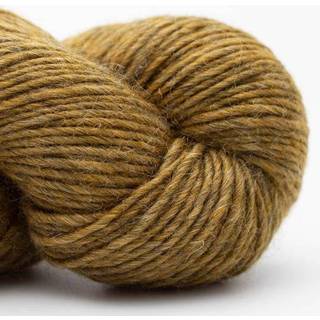 Erika Knight Wild Wool 704 Pootle Indhold:85% uld og 15% viskose Vægt/løbelængde: 100 g = ca. 170 m Anbefalede pinde: 4-5 mm Strikkefasthed:10 cm = 18 m Vask:Håndvaskes.