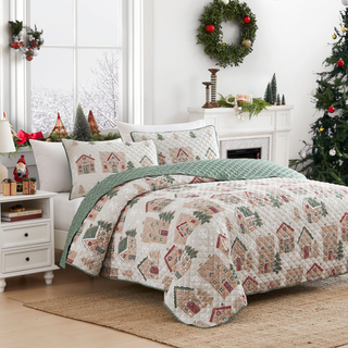 AVANTI LINENS - QUILT SET SUPER SOFT SADDOD With Matching Shams Holiday Room Decor (Gingerbread Collection King)