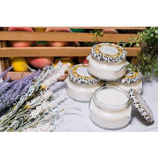 Tyler Candle Company Diva Duftende stearinlys 22 oz pakke med 4 inkluderer en Tyler Candle Company -kamp