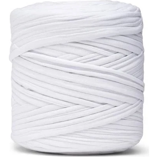HobbyArts Fabrico 01 Sorte nuancer Indhold: 100% genanvendt T-shirt-garn (90% bomuld, 10% polyester) Vægt/længde: 650-750 gram = ca. 130 meter Anbefalede pinde:8-15 mm Strikkefasthed:10 x 10 cm = 7 m x 7 r Håndvask, max 30°C / Tørres fladt Billedet viser et eksempel på nuancen.
