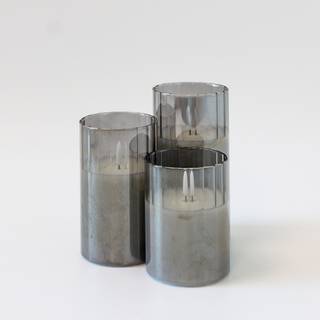 LED Bloklys sæt i røgfarvet glas Ø7,5cm, 3 stk, flammeeffekt - Inkl. fjernbetjening og timer, 10/12,5/15cm høj, ægte stearin