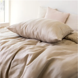 Bambus sengetøj - 140x220 cm - 100% Naturligt bambus - OlsenHome - Beige satinvævet dynebetræk