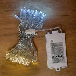 10 m 100 LED batteridrevne lys med timer i kold- og varm hvid