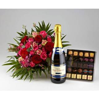 Romantiske roser, mousserende vin og chokolade