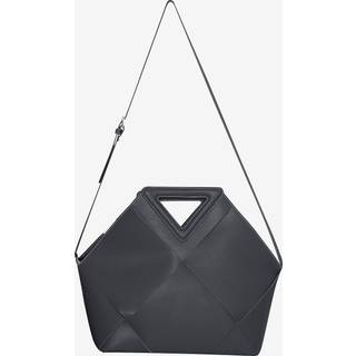 Simona Taske, Black