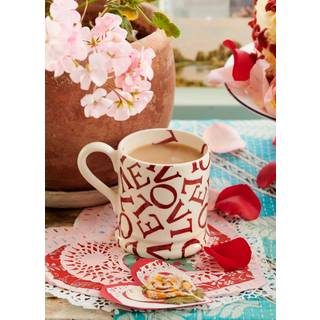 Emma Bridgewater Emma Bridgewater Cream L. O.V. E Polka Red 1/2 Pint Mug