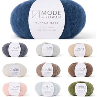 Mode at Rowan Alpaca Haze 011 Navy Indhold: 58% alpaca, 22% uld, 20% polyamid Vægt/længde: 25 g = ca. 212 meter Anbefalede pinde: 3.25-5.00 mm Strikkefasthed: 10 x 10 cm = 24-18 m x 38-27 p Vask:Vaskes i hånden / Tørres fladt.