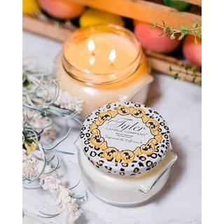 Tyler 2 wick diva duftende stearinlys 11 oz pakke med 2 inkluderer en Tyler Candle Company -kamp