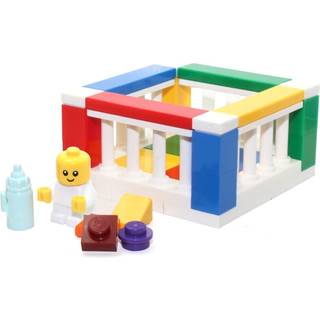 Lego City Minifigure - Baby in Colorful Playpen with Toys (väldigt söt)