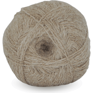 Hjertegarn Alpaca 400 0282 Indhold:100% alpaca Vægt/længde: 50 g = ca. 400 meter Anbefalede pinde: 2-3 mm Strikkefasthed: 10 x 10 cm = 30 m Vask: Håndvask / Tørres fladt.