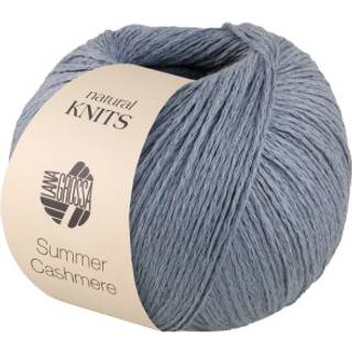 Lana Grossa Summer Cashmere 10 Gråblå Indhold:90% bomuld, 10% kashmir Vægt/længde:50 gram = ca. 210 meter Anbefalede pinde:3.50 - 4.00 mm Strikkefasthed:10 x 10 cm = 23 m x 30 p Vask:Finvask op til 30°C / Tørres fladt.