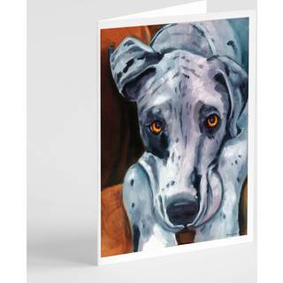 Store dansker venter tålmodig lykønskningskort og konvolutter på 8