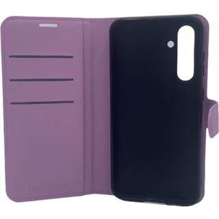 LindeCovers Samsung S20 FE - PU Litchi Læder Flip Cover 3 Pink PU læder: PU Litchi læder tilføjer holdbarhed og et elegant udseende til coveret. Skræddersyet pasform: Designet til Samsung S20 FE med præcis pasform. Opbevaring af kort: Klappen på forsiden tilbyder plads til 3 kort.