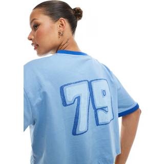 Cotton On T-shirt med V-hals og kasseformet grafik