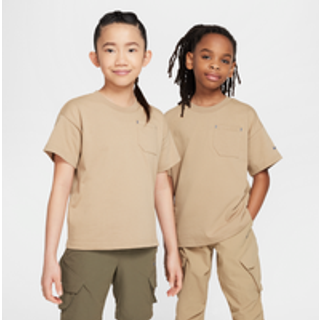 Kortærmet Nike Sportswear City Utility-trøje til større børn - brun - XL