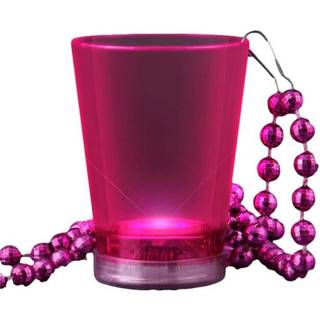Lys op lyserødt skudglas på lyserøde perlerede halskæder