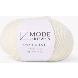 Mode at Rowan Merino Soft 017 Snow Indhold: 100% merinould Vægt/længde: 50 g = ca. 80 meter Anbefalede pinde: 6.00 mm Strikkefasthed: 10 x 10 cm = 16 m x 22 p Vask: Maskinvask ved 40°C / Tørres fladt.