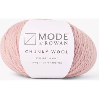 Mode at Rowan Chunky Wool 017 Primrose Indhold: 100% uld Vægt/længde: 100 g = ca. 100 meter Anbefalede pinde: 7.00 mm Strikkefasthed: 10 x 10 cm = 13 m x 16 p Vask: Vaskes i hånden / Tørres fladt.