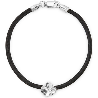 Flora Danica - Firkløver sort silkearmbånd i sølv - flc-silk-black-18-s