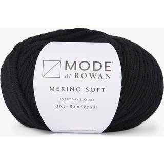 Mode at Rowan Merino Soft 010 Ink Indhold: 100% merinould Vægt/længde: 50 g = ca. 80 meter Anbefalede pinde: 6.00 mm Strikkefasthed: 10 x 10 cm = 16 m x 22 p Vask: Maskinvask ved 40°C / Tørres fladt.