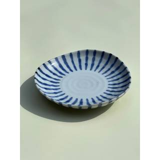 Japansk tallerken i hvid keramik med blå striber | 16 cm