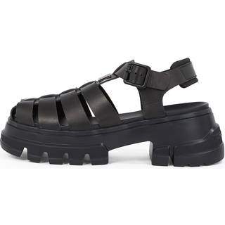 Leather Chunky Cleat Fisherman Sandals