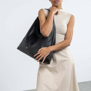 Isabel Bernard Honoré Grace black calfskin leather shoulder bag IB25093-001
