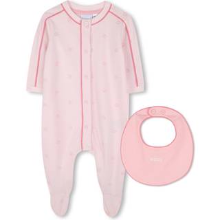 BOSStil drenge. J52192 Lyserødt sæt med pyjamas og hagesmæk (6meses= 67cm), Afslappet, Bomuld, Lange ærmer, børnetøj