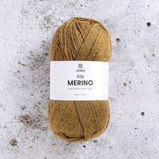 Järbo Fin Merino 23 Brown tobacco Indhold: 100% ubehandlet merinould Vægt/længde: 50 g = ca. 235 meter Anbefalede pinde: 2-3 mm Strikkefasthed: 10 x 10 cm = 28-30 m x 38-40 p Vask:Håndvask.