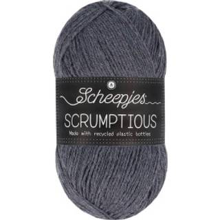 Scheepjes Scrumptious 306 Lamington Indhold: 50% Polyester fra genanvendte plastflasker / 50% akryl Vægt/længde: 100 g = ca. 300 meter Anbefalede pinde: 4 mm Strikkefasthed: 10 x 10 cm = 20 m x 24 r Kan vaskes på skånsom maskinvask, maks. 30 °C / Tørres fladt.