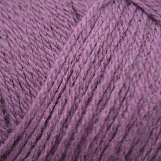 Scheepjes Scrumptious 312 Blackberry Honey Gelato Indhold: 50% Polyester fra genanvendte plastflasker / 50% akryl Vægt/længde: 100 g = ca. 300 meter Anbefalede pinde: 4 mm Strikkefasthed: 10 x 10 cm = 20 m x 24 r Kan vaskes på skånsom maskinvask, maks. 30 °C / Tørres fladt.