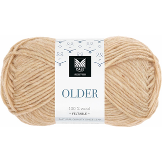 Dale Older 433 Lys beige meleret Indhold: 100% Uld Vægt/længde: 50 gram = ca. 95 meter Anbefalede pinde: 5.00 mm Strikkefasthed: 10 cm = 18 m Vask: Kan maskinvaskes - Uldvask 30 °C / Tørres fladt.