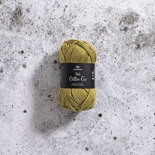 Svarta Fåret Tilda Cotton Eco 587 Avocado oil Indhold: 100% økologisk bomuld Vægt/længde: 25 g. = ca. 75 meter Anbefalede pinde: 3.5 mm Strikkefasthed: 10 x 10 cm = 26 m x 35 p Vask: Maskinvask 30 ℃ / Tåler ikke tørretumbling / Tørres fladt.