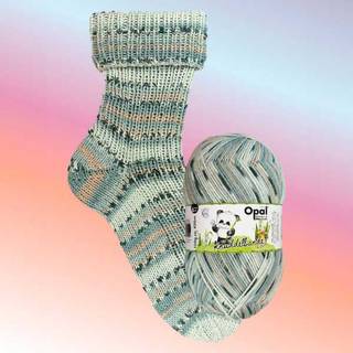 Opal Knuddelbande 6-ply 27 Zauberpanda Indhold: 75% Ren ny uld, 25% polyamid Vægt/længde: 150 g = ca. 420 m Anbefalede pinde: 3-4 mm Strikkefasthed: 10 cm x 10 cm = 23 m x 31 p Vask: Kan vaskes i maskine / Maks 40°C / Tørres fladt.