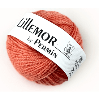Permin Lillemor 12 Koral Indhold: 100% økologisk håndfarvet merinould Vægt/længde: 25 g = ca. 100 meter Anbefalede pinde: 3-4 mm Strikkefasthed: 10 x 10 cm = 24-26 m x 34-36 p Vask: Finvask 40ºC.