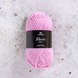 Svarta Fåret Merino Maxi 09 Slikknuser Indhold: 100% Merinould Vægt/længde: 50 g = ca. 80 meter Anbefalede pinde: 4.5-5.5 mm Strikkefasthed: 10 x 10 cm = 16-18 m x 22-24 p Anbefalede hæklenåle: 5 mm Hæklefasthed: 10 x 10 cm = 14 fm x 17 r Vask: Håndvask, lunkent vand.