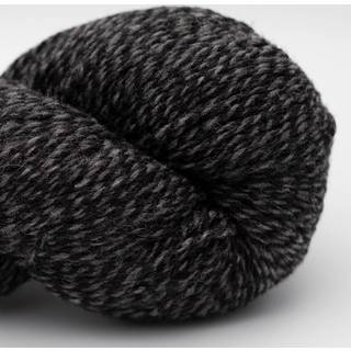 BC Garn Semilla Pura GOTS 06 Mørkegrå meleret Indhold: 100% Uld Vægt/længde: 100 g = ca. 350 meter Anbefalede Pinde: 3.25-4 mm Strikkefasthed: 10x10 cm = 22 m x 33 p Vask: Håndvask / Tåler ikke tørretumbling.