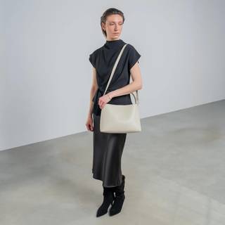Isabel Bernard Montmartre Béatrice creme vegetable tanned leather handbag IB25095-370