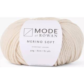 Mode at Rowan Merino Soft 018 Sand Indhold: 100% merinould Vægt/længde: 50 g = ca. 80 meter Anbefalede pinde: 6.00 mm Strikkefasthed: 10 x 10 cm = 16 m x 22 p Vask: Maskinvask ved 40°C / Tørres fladt.