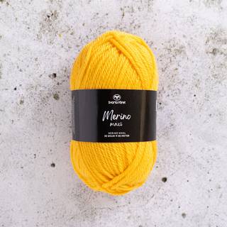 Svarta Fåret Merino Maxi 16 Capri-sol Indhold: 100% Merinould Vægt/længde: 50 g = ca. 80 meter Anbefalede pinde: 4.5-5.5 mm Strikkefasthed: 10 x 10 cm = 16-18 m x 22-24 p Anbefalede hæklenåle: 5 mm Hæklefasthed: 10 x 10 cm = 14 fm x 17 r Vask: Håndvask, lunkent vand.