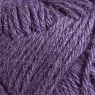 Järbo Fin Alpacka 73 Purple thistle Indhold: 100% alpaca Vægt/længde: 50 g = ca. 165 meter Anbefalede pinde: 3.5 mm Strikkefasthed: 10 x 10 cm = 24 m x 32 p Vask:Håndvask.