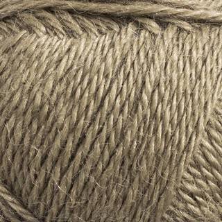 Svarta Fåret Soft Lama Fine 913 Præriesand Indhold: 100% Babylamauld Vægt/længde: 50g = ca. 166 meter Anbefalede pinde: 3 mm Strikkefasthed: 10 cm = 28 m Vaskes i hånden, lunkent vand / Tørres fladt.